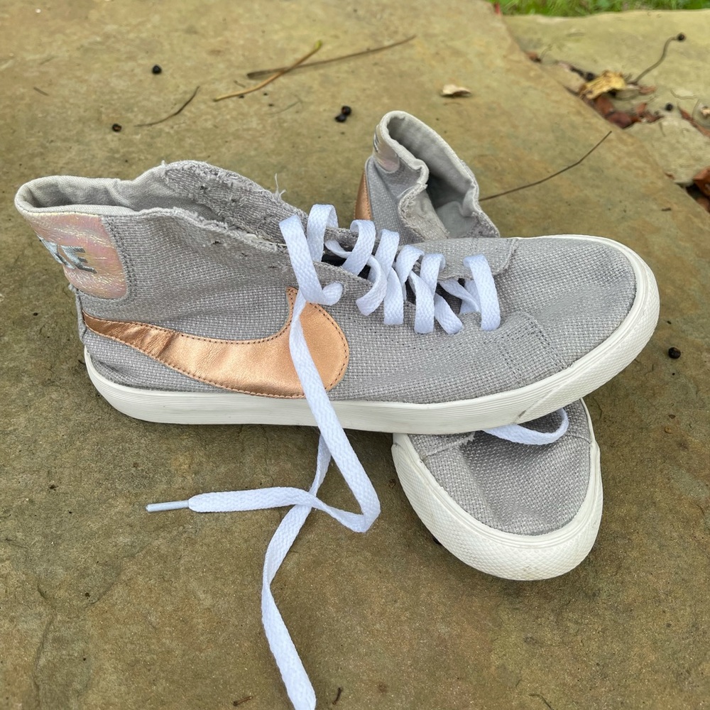Nike tennis shoes